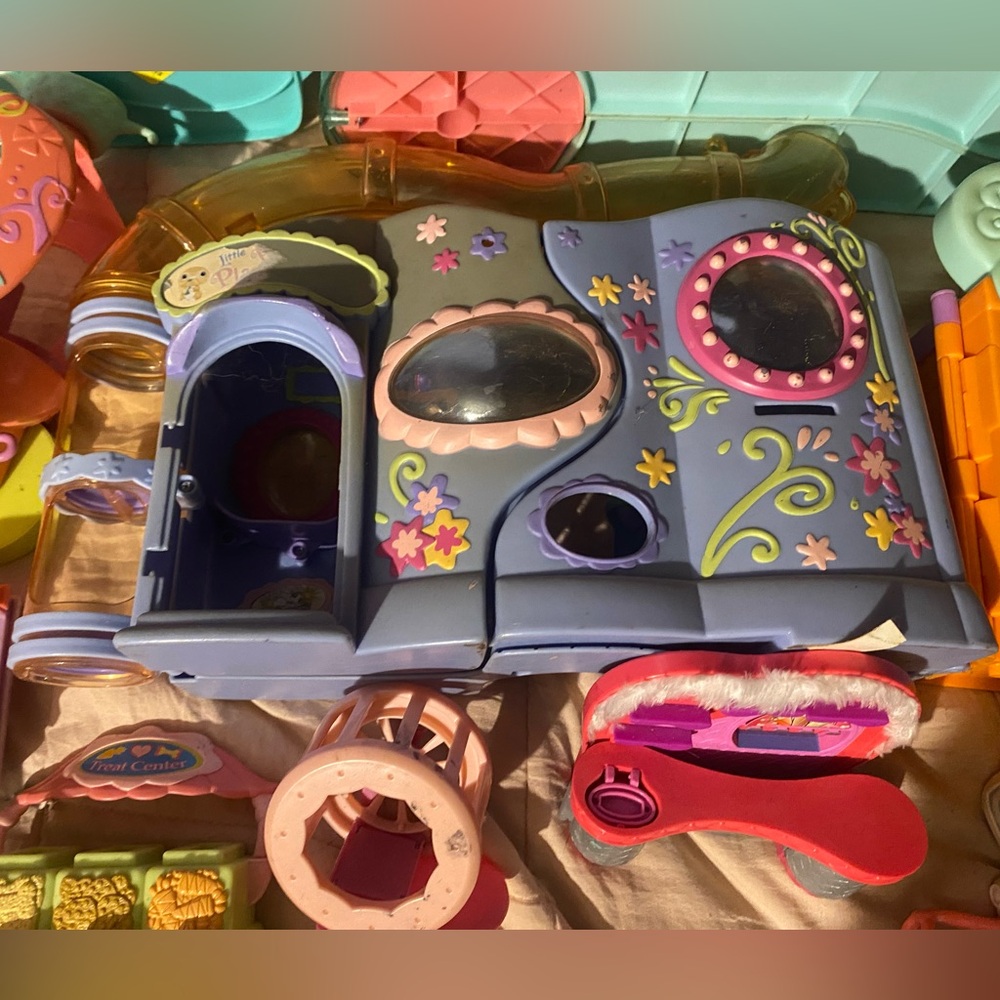 Littlest Pet Shop Playset with Purple and Pink Accents